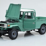 Toyota Land Cruiser 40 4x4 Pickup Zielony Kyosho 1:18 - image 2 of 8