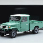 Toyota Land Cruiser 40 4x4 Pickup Zielony Kyosho 1:18 - image 8 of 8