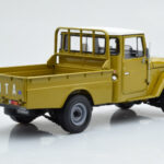 Toyota Land Cruiser 40 4x4 Pickup Oliwkowy Kyosho 1:18 - image 4 of 8
