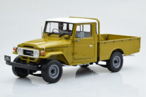 Toyota Land Cruiser 40 4x4 Pickup Oliwkowy Kyosho 1:18