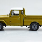 Toyota Land Cruiser 40 4x4 Pickup Oliwkowy Kyosho 1:18 - image 5 of 8
