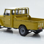 Toyota Land Cruiser 40 4x4 Pickup Oliwkowy Kyosho 1:18 - image 7 of 8