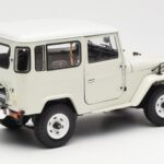 Toyota Land Cruiser FJ40 Van Biały Kyosho 1:18 08971W - image 3 of 8