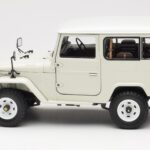 Toyota Land Cruiser FJ40 Van Biały Kyosho 1:18 08971W - image 4 of 8