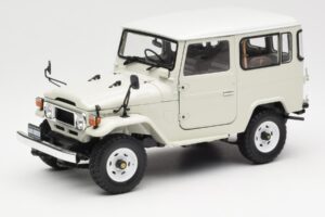 Toyota Land Cruiser FJ40 Van Biały Kyosho 1:18 08971W