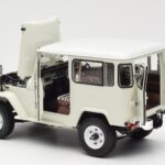 Toyota Land Cruiser FJ40 Van Biały Kyosho 1:18 08971W - image 5 of 8