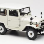 Toyota Land Cruiser FJ40 Van Biały Kyosho 1:18 08971W - image 6 of 8