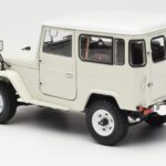 Toyota Land Cruiser FJ40 Van Biały Kyosho 1:18 08971W - image 7 of 8