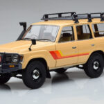 Toyota Land Cruiser 60 Beżowy Z Opcjonalnymi Częściami Kyosho 1:18