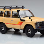 Toyota Land Cruiser 60 Beżowy Z Opcjonalnymi Częściami Kyosho 1:18 - image 5 of 12