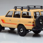 Toyota Land Cruiser 60 Beżowy Z Opcjonalnymi Częściami Kyosho 1:18 - image 6 of 12