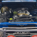 Toyota Land Cruiser 60 Niebieski Z Opcjonalnymi Częściami Kyosho 1:18 - image 9 of 11