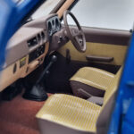 Toyota Land Cruiser 60 Niebieski Z Opcjonalnymi Częściami Kyosho 1:18 - image 10 of 11