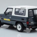 Toyota Land Cruiser LJ73 Szary Otto 1:18 - image 5 of 6