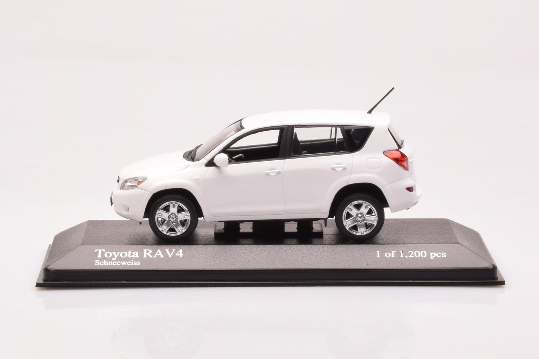 Toyota RAV4 XA30 Biały Minichamps 1:43 400166571 Metal