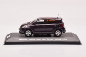 Toyota Urban Cruiser Fioletowy Metaliczny Minichamps 1:43 403166963