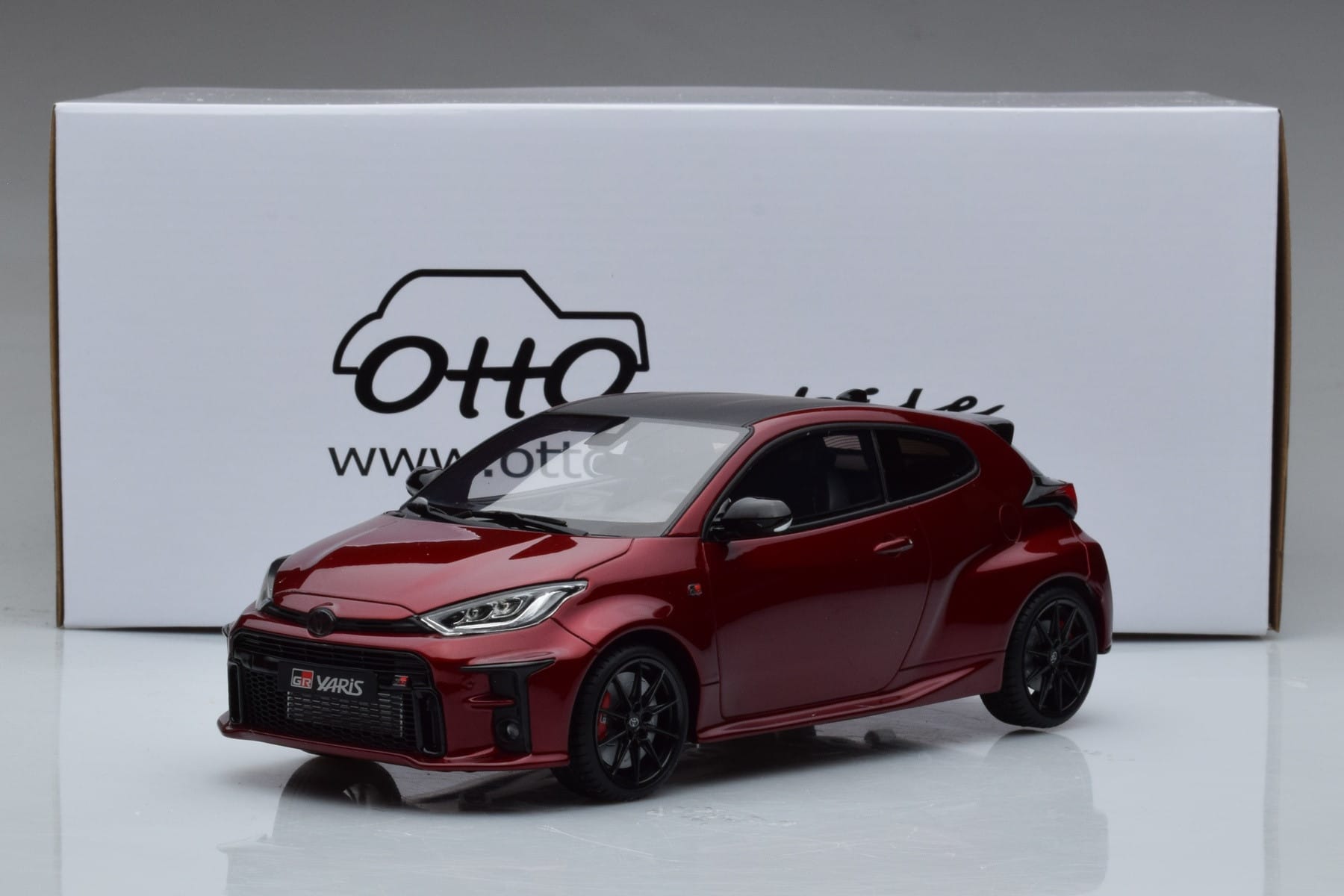 Toyota GR Yaris Czerwony Otto 1:18 OT1003 Żywica — zdjęcie 6 z 6