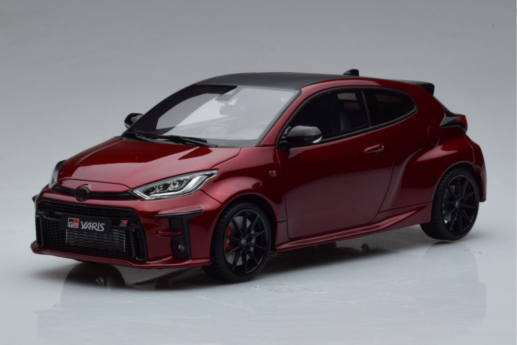 Toyota GR Yaris Czerwony Otto 1:18 OT1003 Żywica