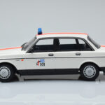 Volvo 240 GL Policja Belgia Minichamps 1:18 - image 3 of 6