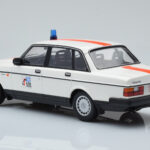 Volvo 240 GL Policja Belgia Minichamps 1:18 - image 5 of 6