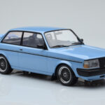 Volvo 240 Turbo Jasnoniebieski IXO 1:18 - image 4 of 6