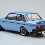 Volvo 240 Turbo Jasnoniebieski IXO 1:18 - image 5 of 6