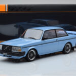 Volvo 240 Turbo Jasnoniebieski IXO 1:18 - image 6 of 6