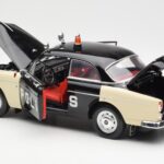Volvo P121 Policja Revell 1:18 8904 - image 5 of 8
