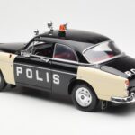 Volvo P121 Policja Revell 1:18 8904 - image 7 of 8
