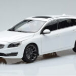 Volvo V60 D3 Crystal Biały FAW 1:18