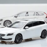 Volvo V60 D3 Crystal Biały FAW 1:18 - image 7 of 7