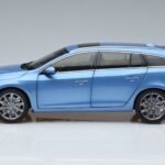 Volvo V60 D3 Power Niebieski FAW 1:18 9430839 Metal - image 4 of 7