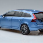 Volvo V60 D3 Power Niebieski FAW 1:18 9430839 Metal - image 6 of 7