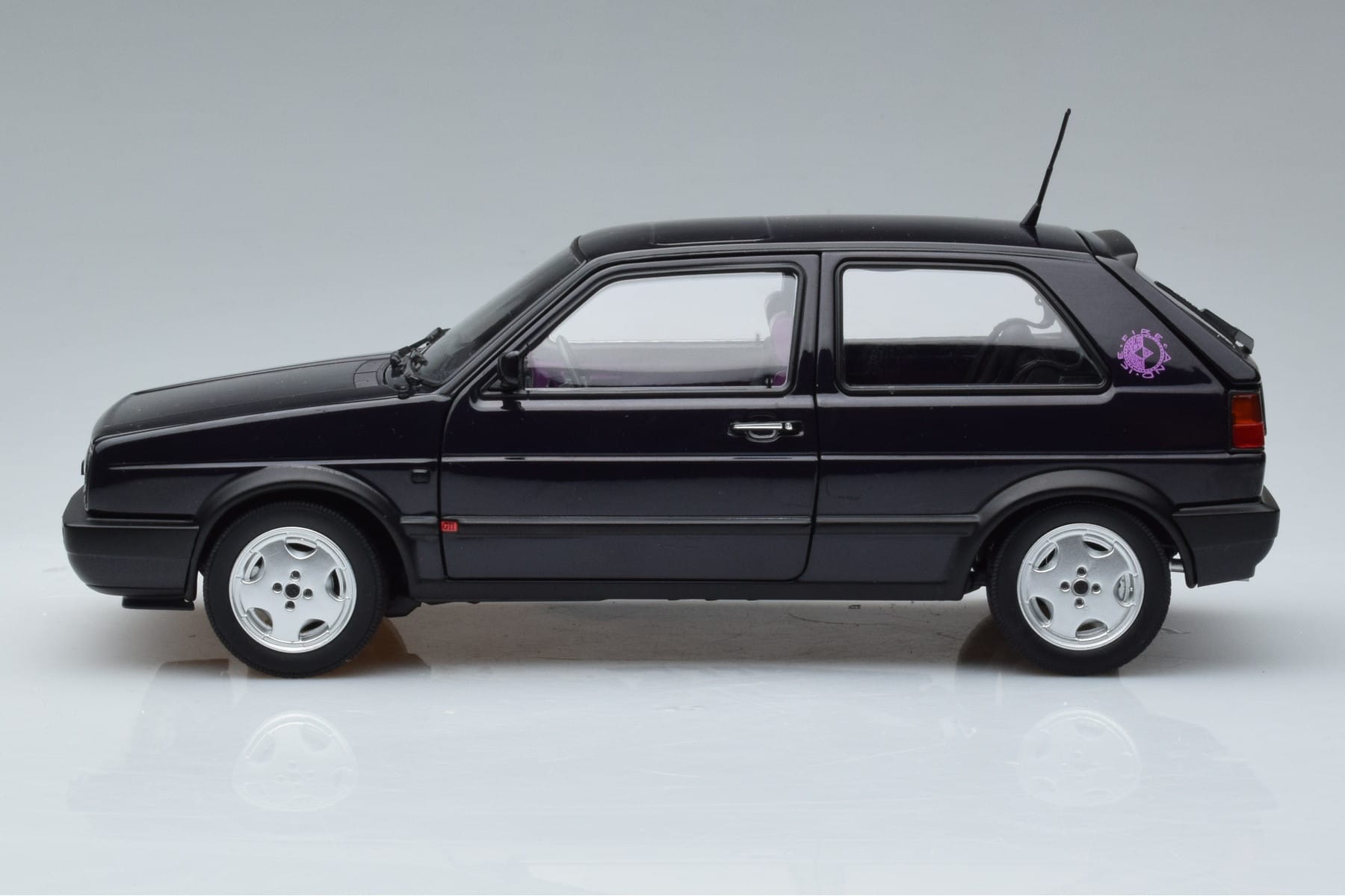 Volkswagen Golf GTI Mk2 Fire and Ice Fioletowy Norev 1:18 188558 Metal — zdjęcie 4 z 7