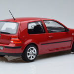 Volkswagen Golf Mk4 Czerwony Norev 1:18 - image 3 of 7