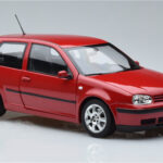 Volkswagen Golf Mk4 Czerwony Norev 1:18 - image 5 of 7