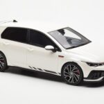 Volkswagen Golf GTI Mk8 Clubsport Biały Otto 1:18 - image 4 of 6
