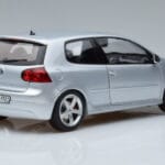 Volkswagen Golf GTI Mk5 Pirelli Edition Srebrny Norev 1:18 188425 Metal - image 3 of 7