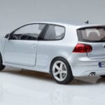 Volkswagen Golf GTI Mk5 Pirelli Edition Srebrny Norev 1:18 188425 Metal - image 6 of 7