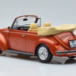 Volkswagen Beetle 1303 Kabriolet Pomarańczowy Norev 1:18 - image 5 of 6