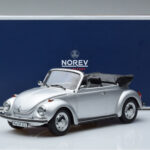 Volkswagen Beetle 1303 Kabriolet Srebrny Norev 1:18 - image 6 of 6