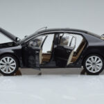 Volkswagen Phaeton V6 Mazeppa Szary Kyosho 1:18 - image 4 of 9