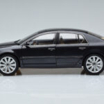 Volkswagen Phaeton V6 Mazeppa Szary Kyosho 1:18 - image 5 of 9