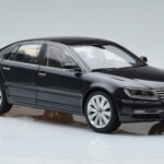 Volkswagen Phaeton V6 Mazeppa Szary Kyosho 1:18 - image 6 of 9