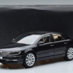 Volkswagen Phaeton V6 Mazeppa Szary Kyosho 1:18 - image 9 of 9