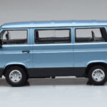 Volkswagen T3 Multivan Niebieski Norev 1:18 - image 3 of 6