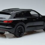 Volkswagen Touareg CR Czarny FAW 1:18 LTC761021BLA Metal - image 3 of 7