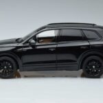 Volkswagen Touareg CR Czarny FAW 1:18 LTC761021BLA Metal - image 4 of 7