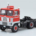 White 7400 Czerwony Srebrny IXO 1:43