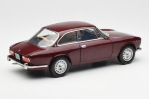Alfa Romeo 2000 GTV Kasztanowy Czerwony Norev 1:18 187916 Metal — zdjęcie 3 z 8